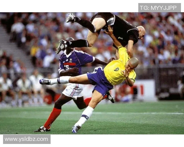 全球足球巨星风采揭秘:那些年我们追逐的传奇人物与他们的故事 全球足球巨星风采揭秘:那些年我们追逐的传奇人物与他们的故事