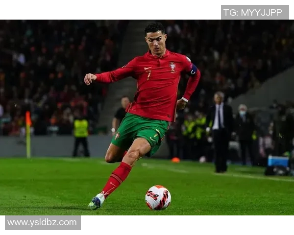 绘制足球巨星C罗的精彩瞬间与传奇生涯 绘制足球巨星C罗的精彩瞬间与传奇生涯